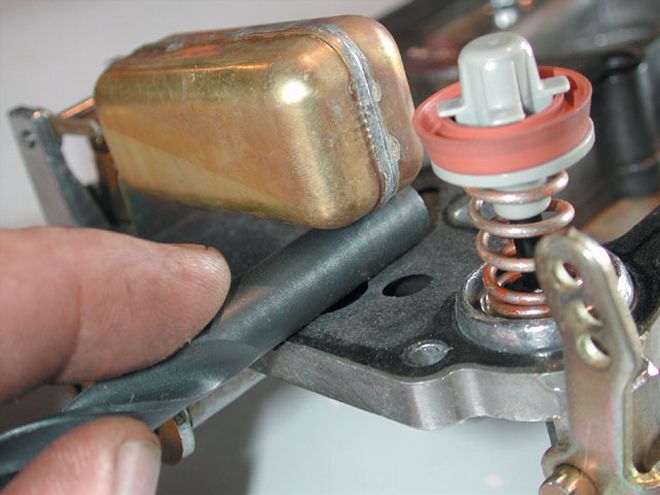 mopp_0304_12_z+afb_carburetor_reviews+float_level_adjustment.jpg