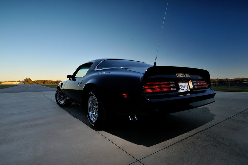 1979-Pontiac-Firebird-Trans-Am-V8-2000.jpg (1.09 Mio) Consulté 2810 fois 1979-Pontiac-Firebird-Trans-Am-V8-2000.jpg